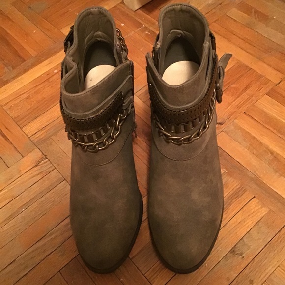 Braelyn JustFab Ankle Boots - Picture 3 of 6